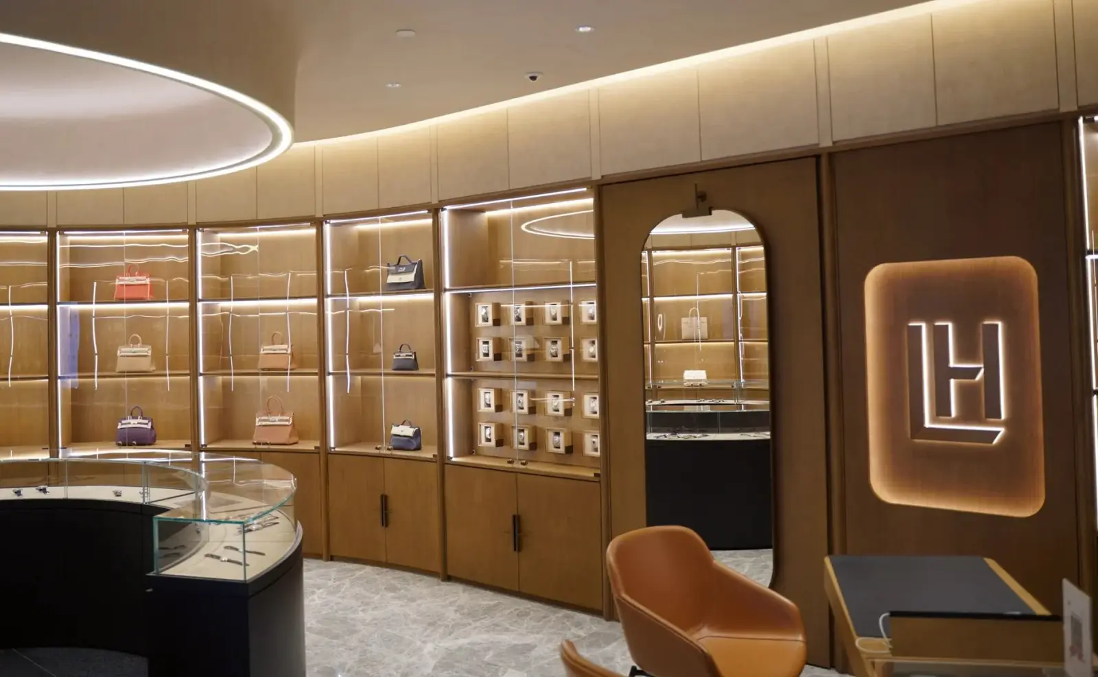 Luxehouze — Luxury Goods